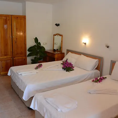 Tuerkbuekue Otel ホテル